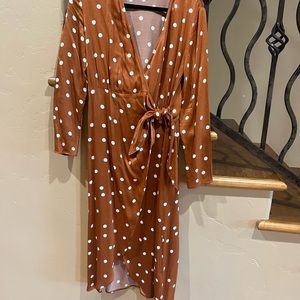 & other stories side wrap satin polka dot dress Size:4